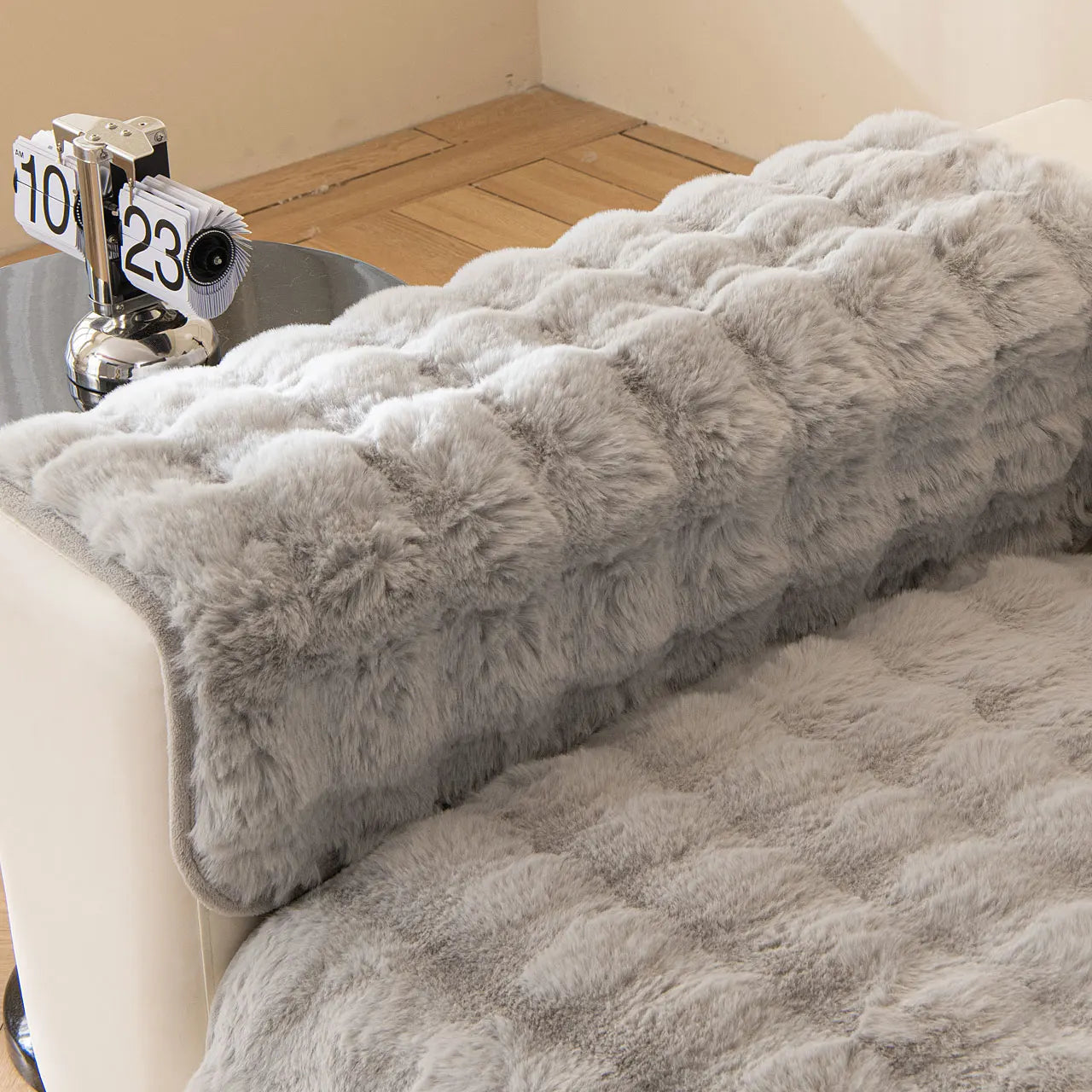 Artificial Rabbit Fur Sofa Cover Non-slip and Dustproof Thick Soft Couch Cover Furniture Protector