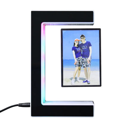 Levioto® - The Floating Photo Frame by skörten - Cleverly Designed in Sweden with ❤️